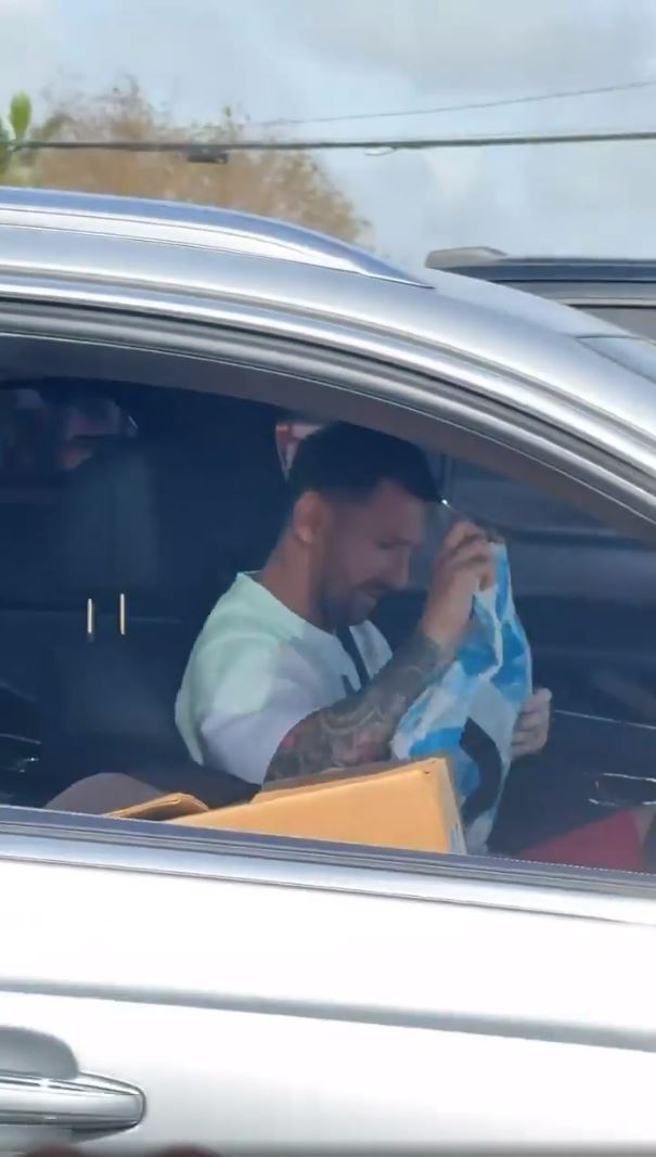 Lionel Messi was stuck in traffic with fans while driving in Miami