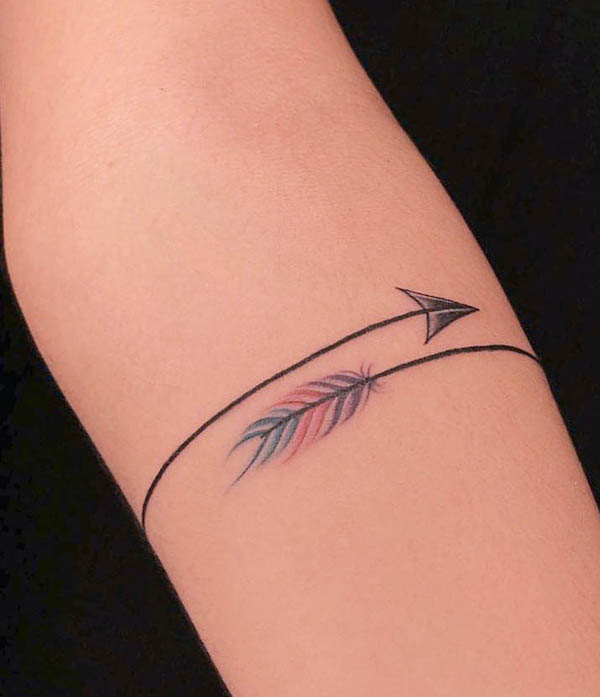 Armband arrow feather tattoo by @1920tattoozhub