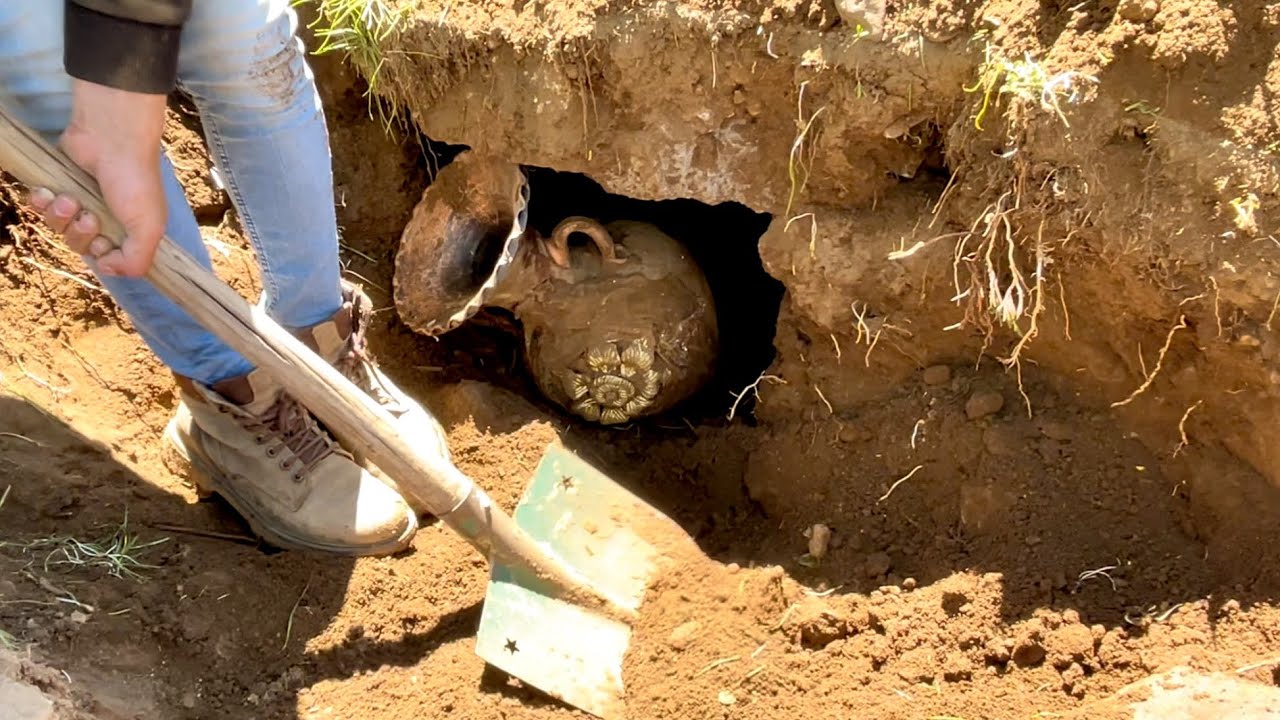 treasure found by experts / satellite image and metal detector