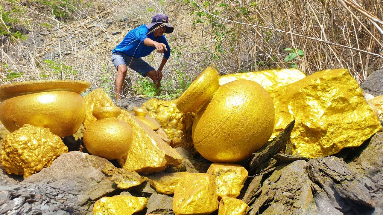 wow amazing day! found a lot gold under stone at foothills on million years - YouTube