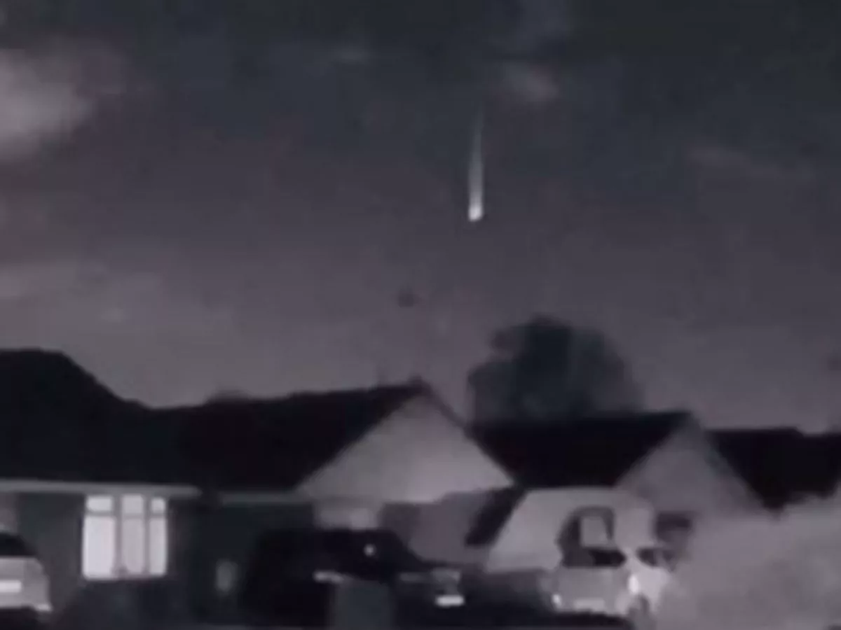 Mysterious fireball appears to fall from sky above UK town - Mirror Online