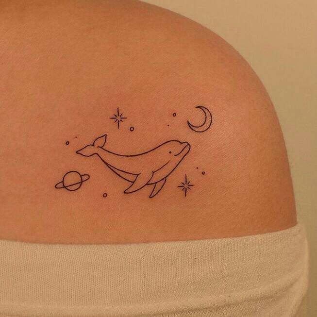 182 Tatuajes delicados pequenos Negros Ballena con Luna estrellas y saturno