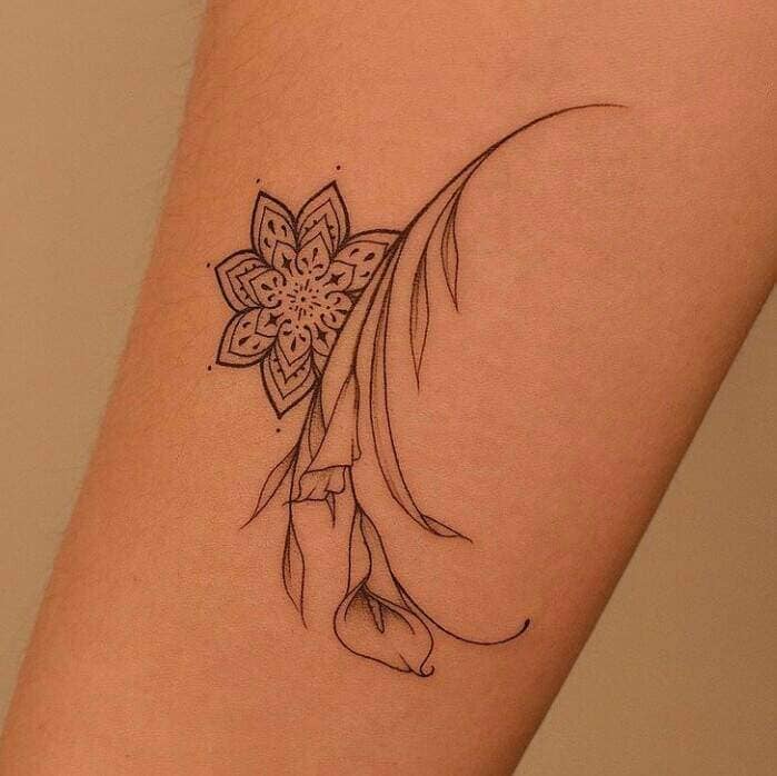 183 Tatuajes aesthetic Bellos pequenos minimalistas Flor Cala con mandala