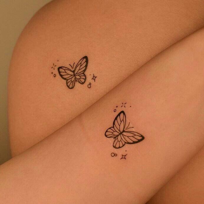 39 Tatuajes Pequenos Minimalistas Emparejados en Clavicula Mariposas