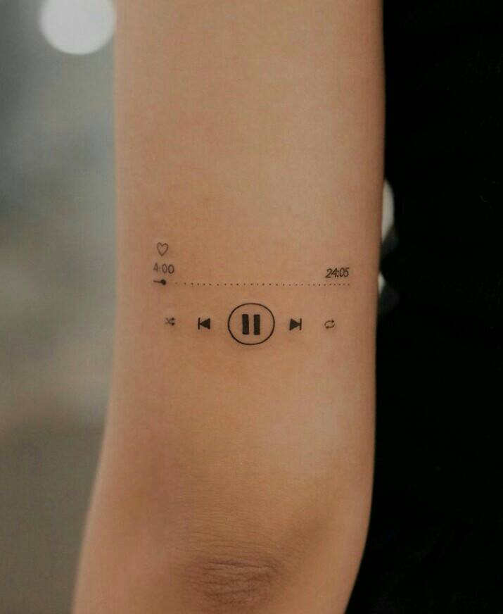 74 Tatuajes Negros Bellos reproductor de audio con pausa adelantar horario corazon en brazo