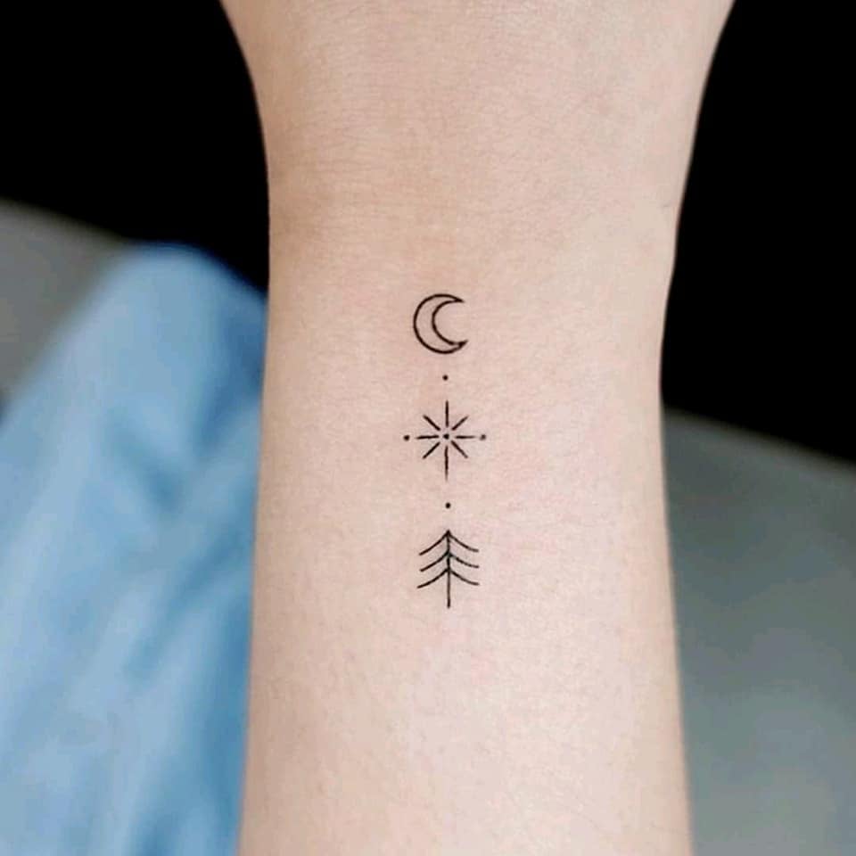 Tatuajes Aesthetic Bellos pequenos minimalistas Luna Estrella Punta de Flecha