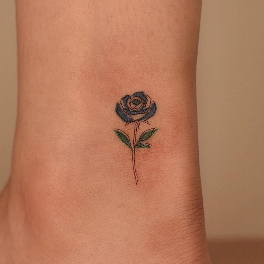 Tatuajes aesthetic Bellos pequenos minimalistas con muxo Zoom rosa azul