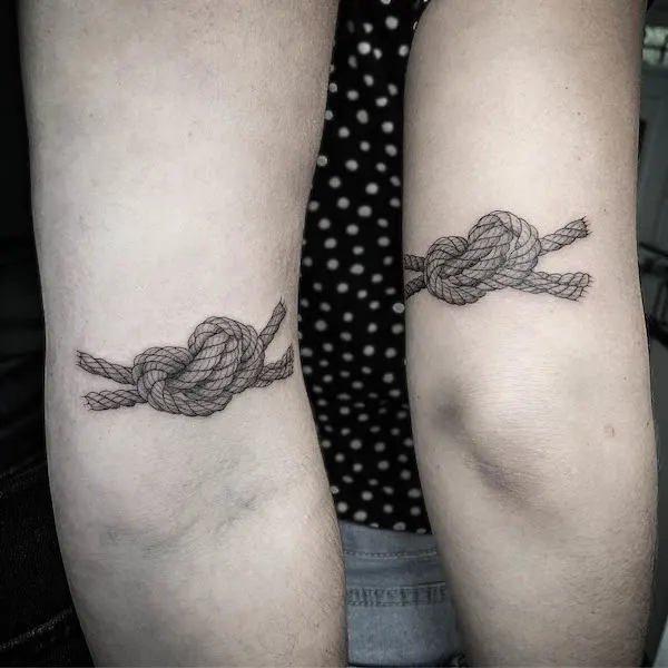 Knot tattoo by @nnenay