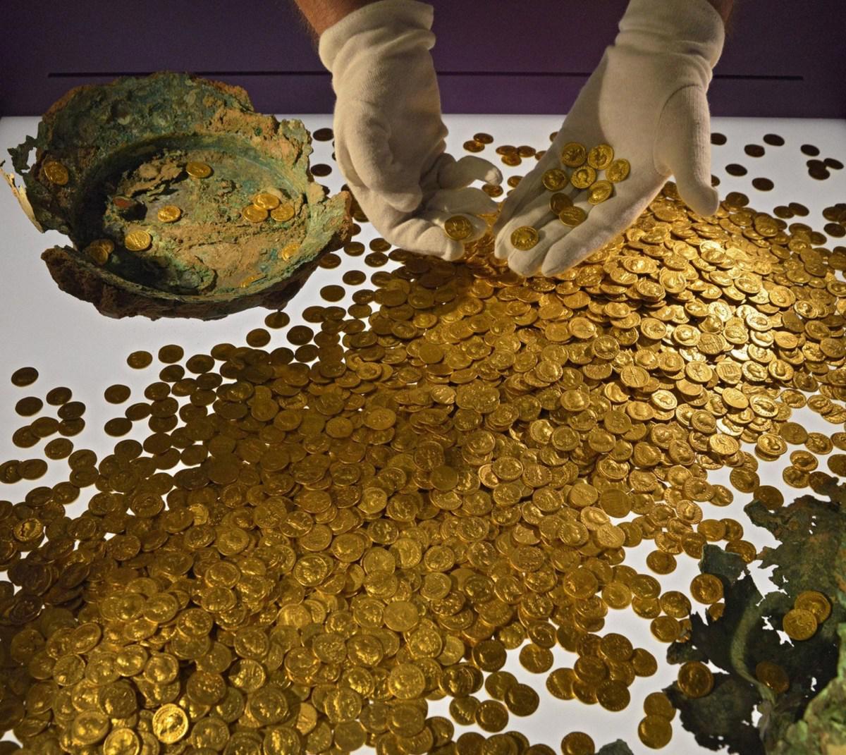 Trier Roman Gold Hoard : r/ancientrome