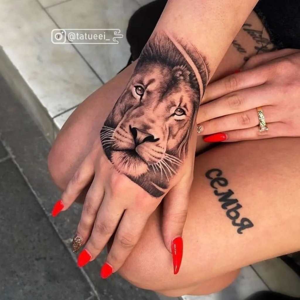 141 Tatuajes en las Manos Leon Realista