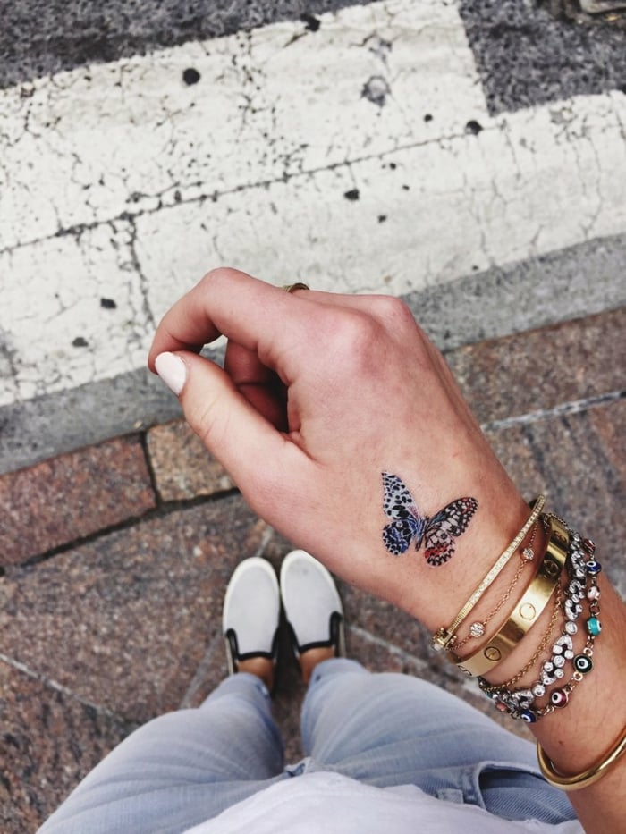 5 TOP 5 Tatuajes para Manos Mujer Mariposa azul y marron