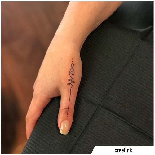 Tatuajes para Manos Mujer detalle de lineas y espirales