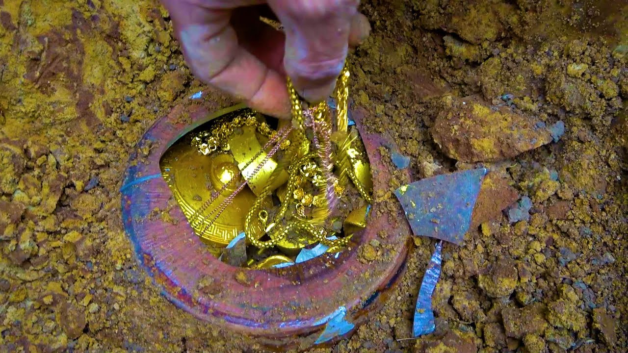 I used the detector to search for treasures and found a jar of gold ingots  and gold jewelry jars - YouTube